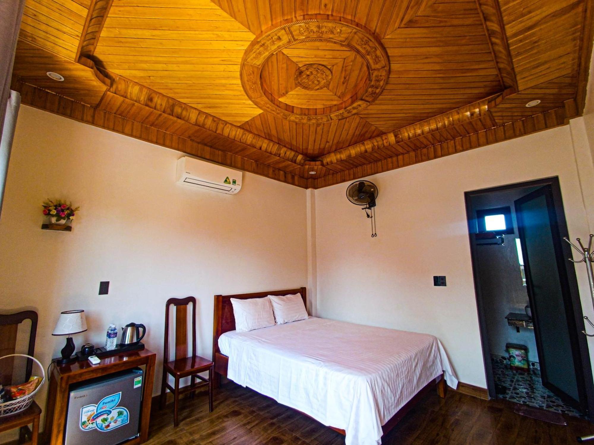 Yolo Pool Bar Villas & Garden Restaurant Phong Nha Exterior photo