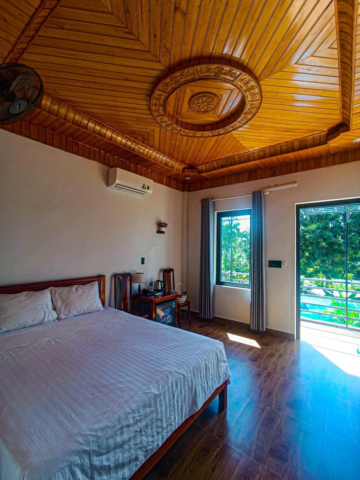 Yolo Pool Bar Villas & Garden Restaurant Phong Nha Exterior photo