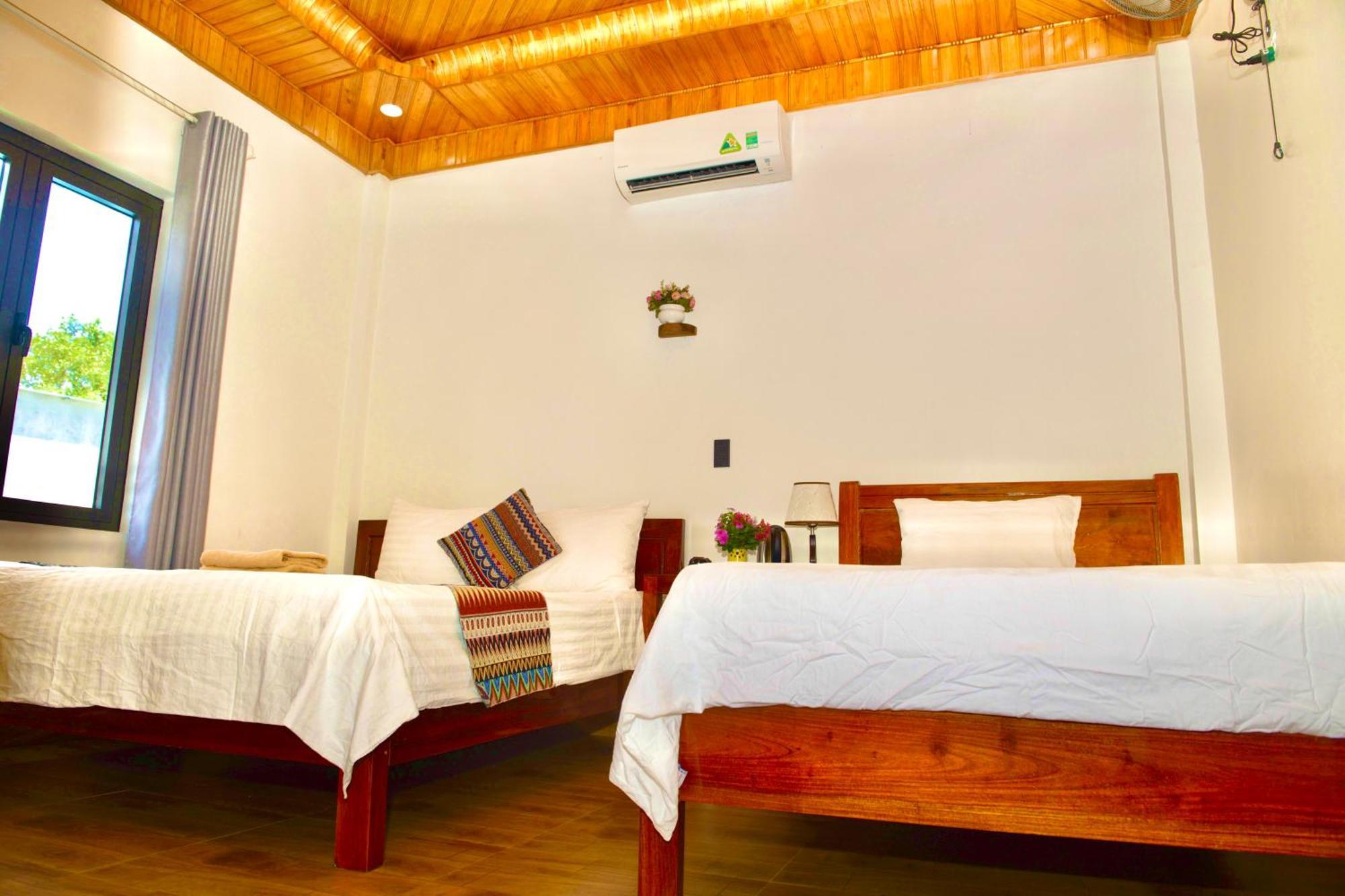 Yolo Pool Bar Villas & Garden Restaurant Phong Nha Exterior photo