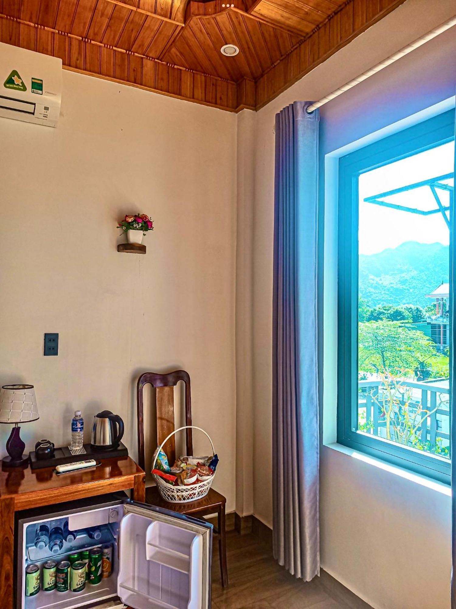 Yolo Pool Bar Villas & Garden Restaurant Phong Nha Exterior photo