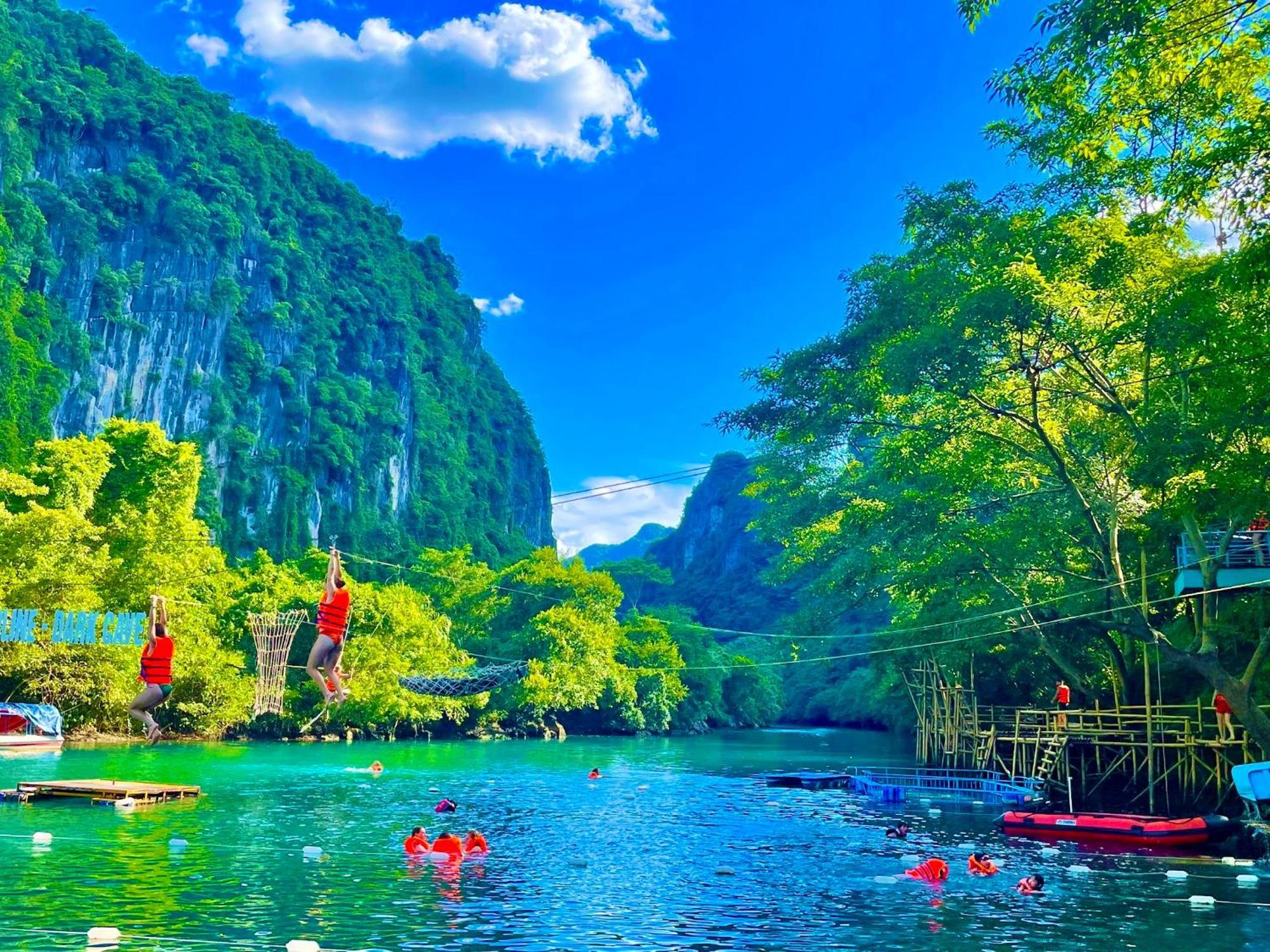Yolo Pool Bar Villas & Garden Restaurant Phong Nha Exterior photo